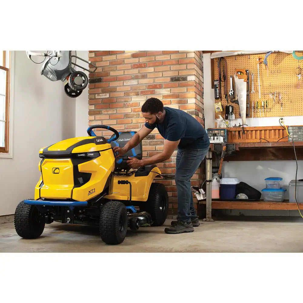 Cub Cadet XT1 Enduro LT 42-Inch 56-Volt MAX 60 Ah Lithium-Ion Electric Drive Cordless Riding Lawn Tractor
