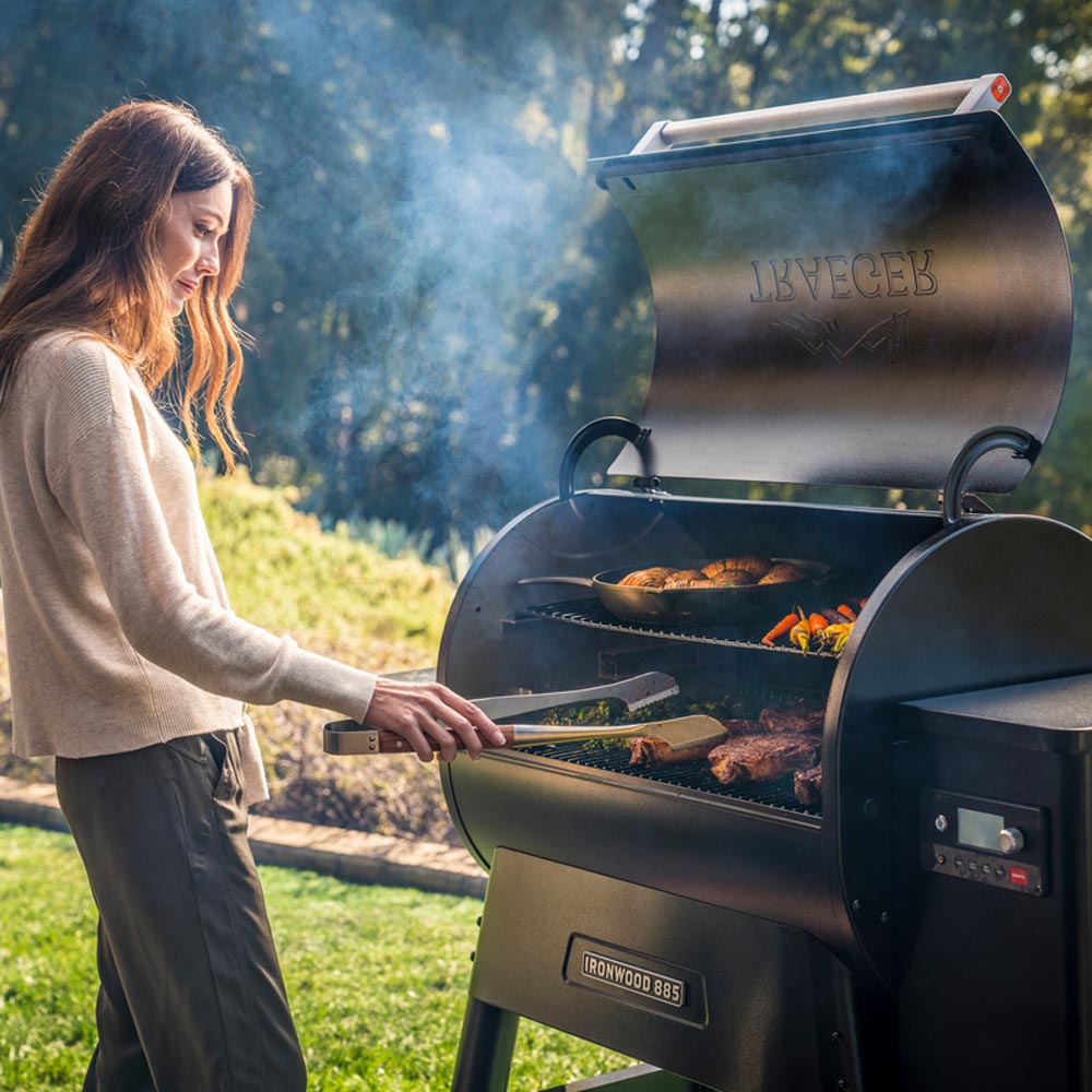Traeger Ironwood 885 D2 Wood Pellet Grill Smoker BBQ - Free Bag of Pellets Included